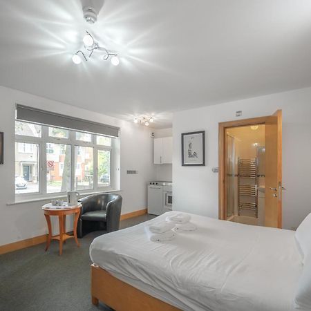 Flexistay Aparthotel Sutton Sutton  Extérieur photo