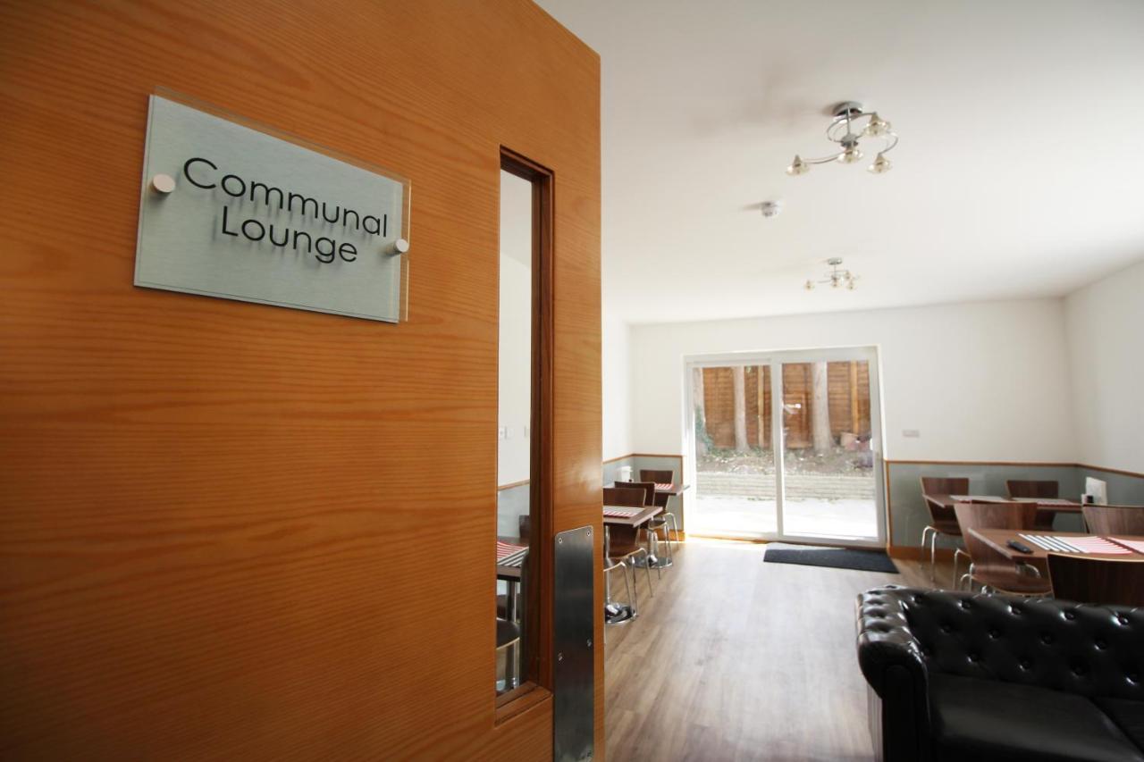 Flexistay Aparthotel Sutton Sutton  Extérieur photo
