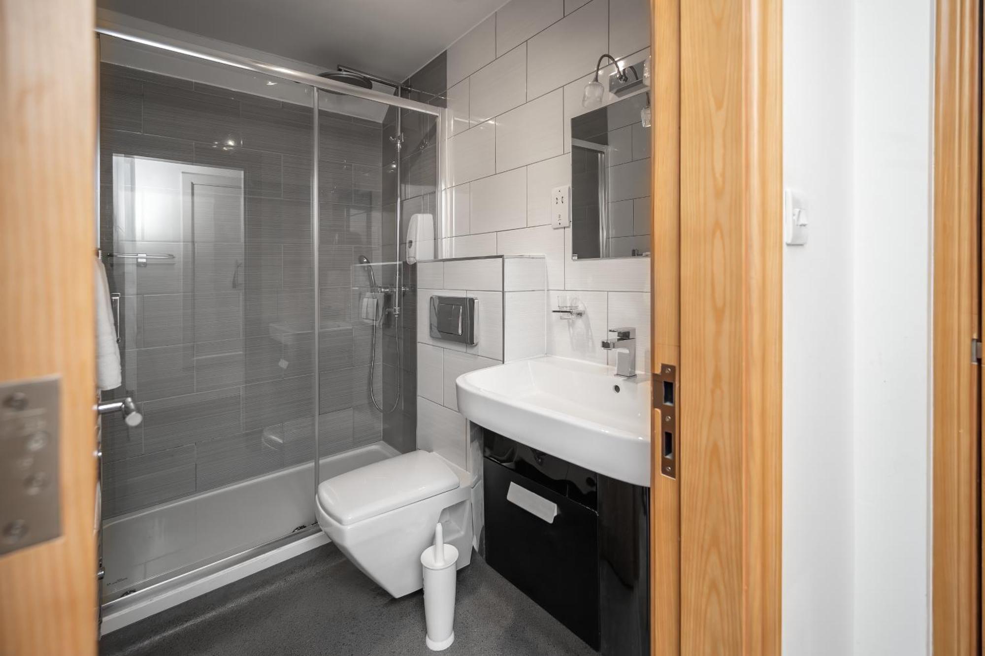 Flexistay Aparthotel Sutton Sutton  Extérieur photo