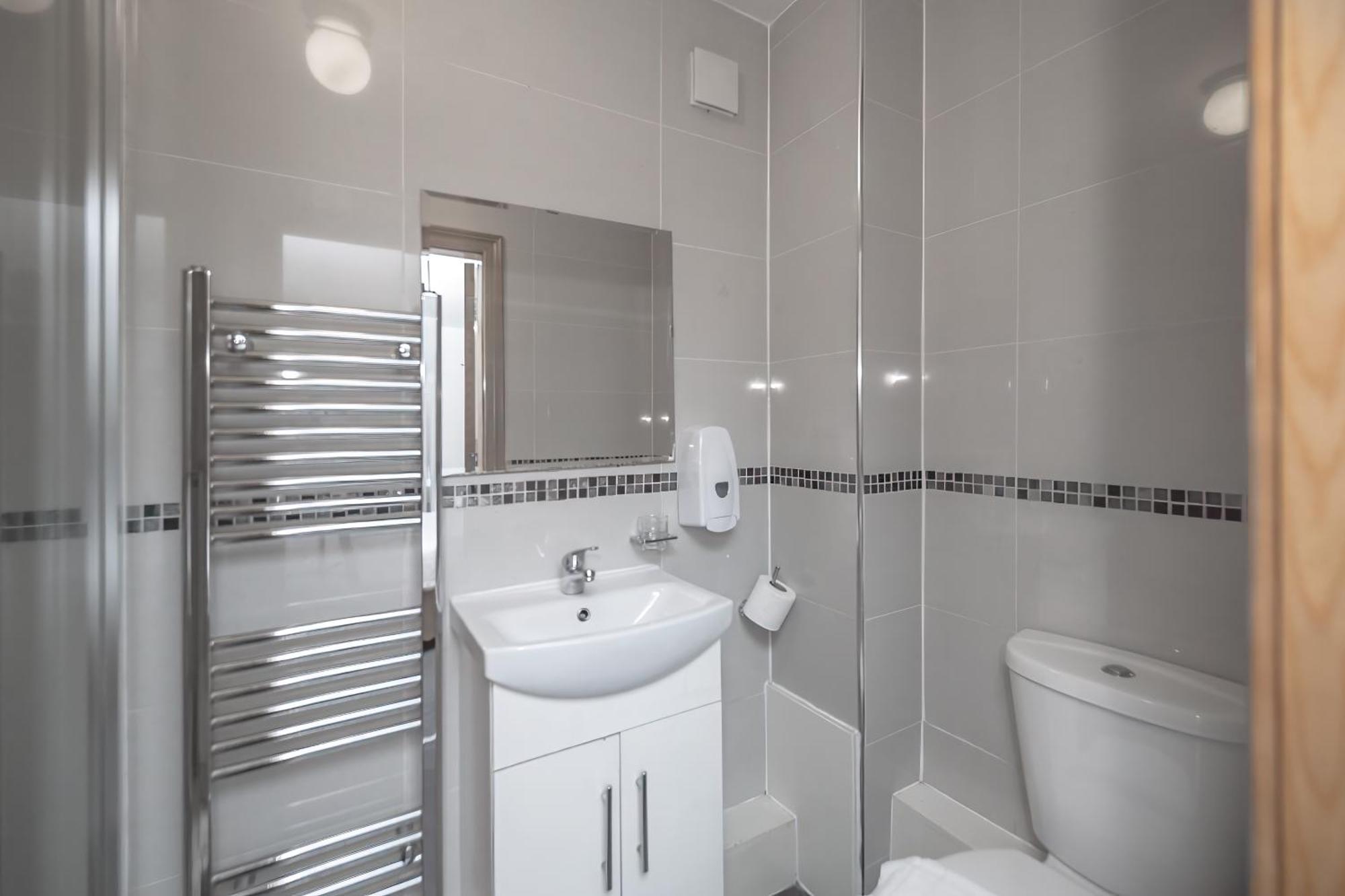 Flexistay Aparthotel Sutton Sutton  Extérieur photo