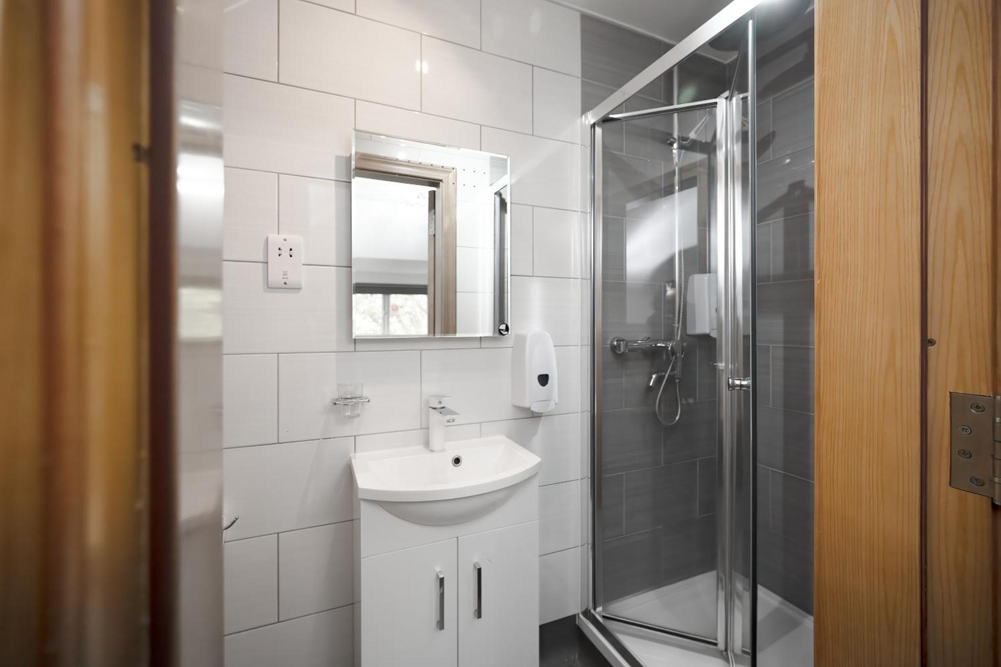 Flexistay Aparthotel Sutton Sutton  Extérieur photo