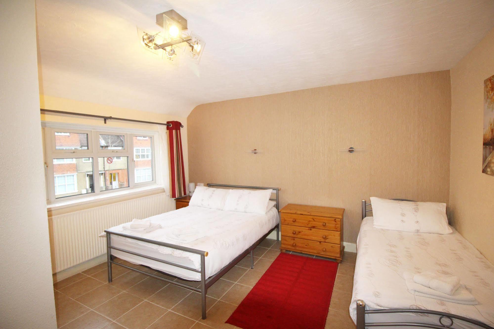 Flexistay Aparthotel Sutton Sutton  Extérieur photo