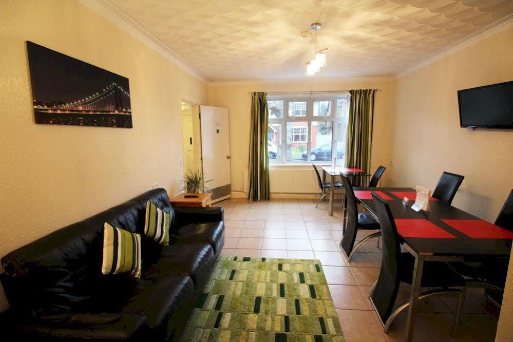 Flexistay Aparthotel Sutton Sutton  Extérieur photo