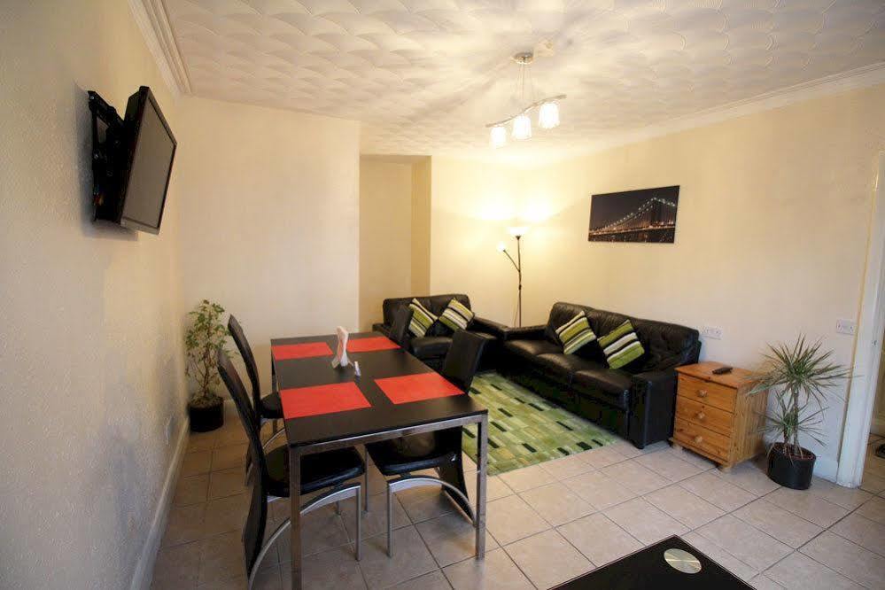 Flexistay Aparthotel Sutton Sutton  Extérieur photo