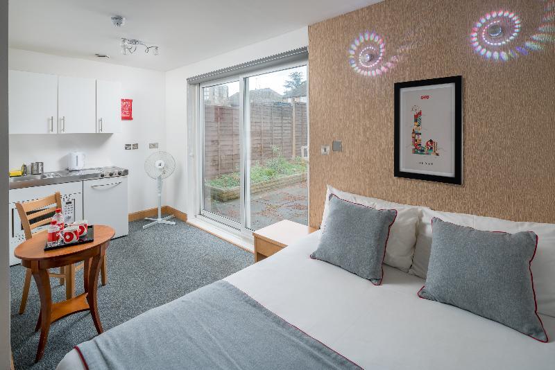 Flexistay Aparthotel Sutton Sutton  Extérieur photo